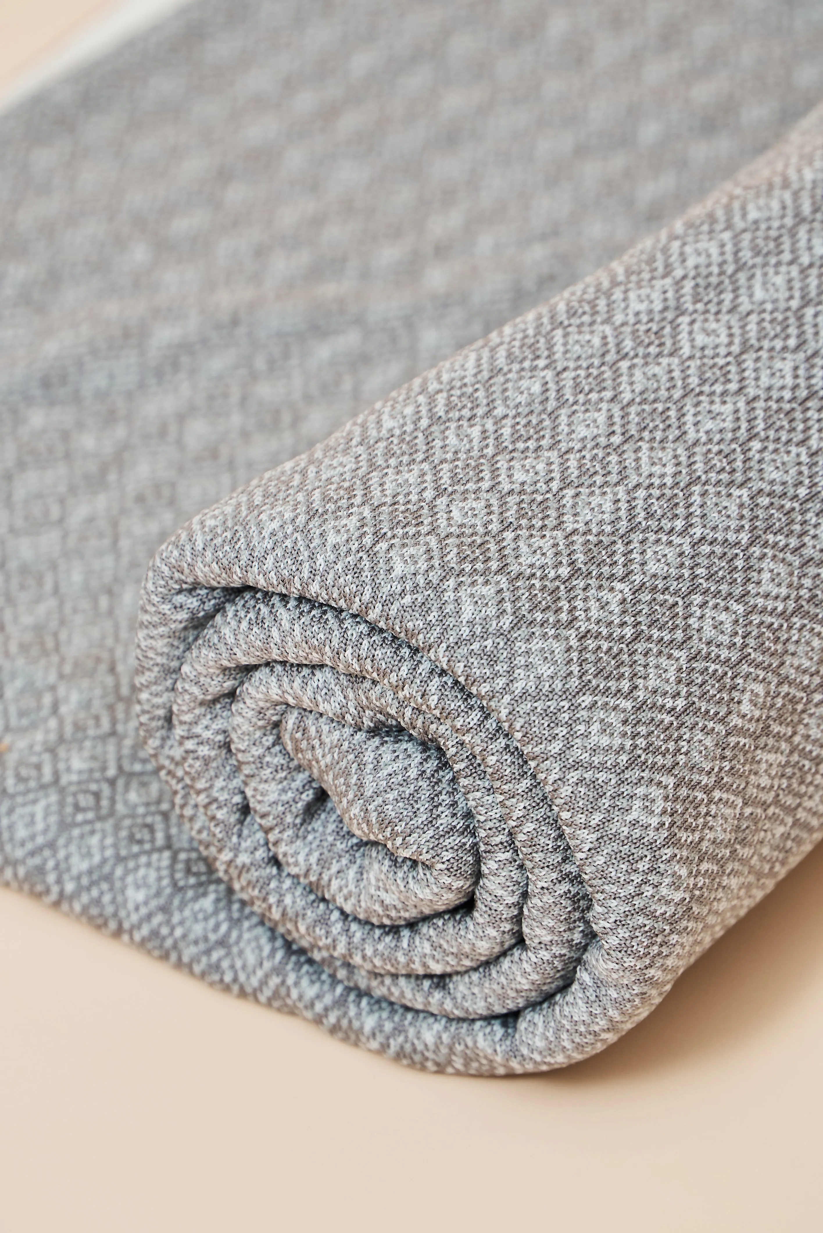 New Thin and Warm FIBREHEAT® Self-Heating Throw