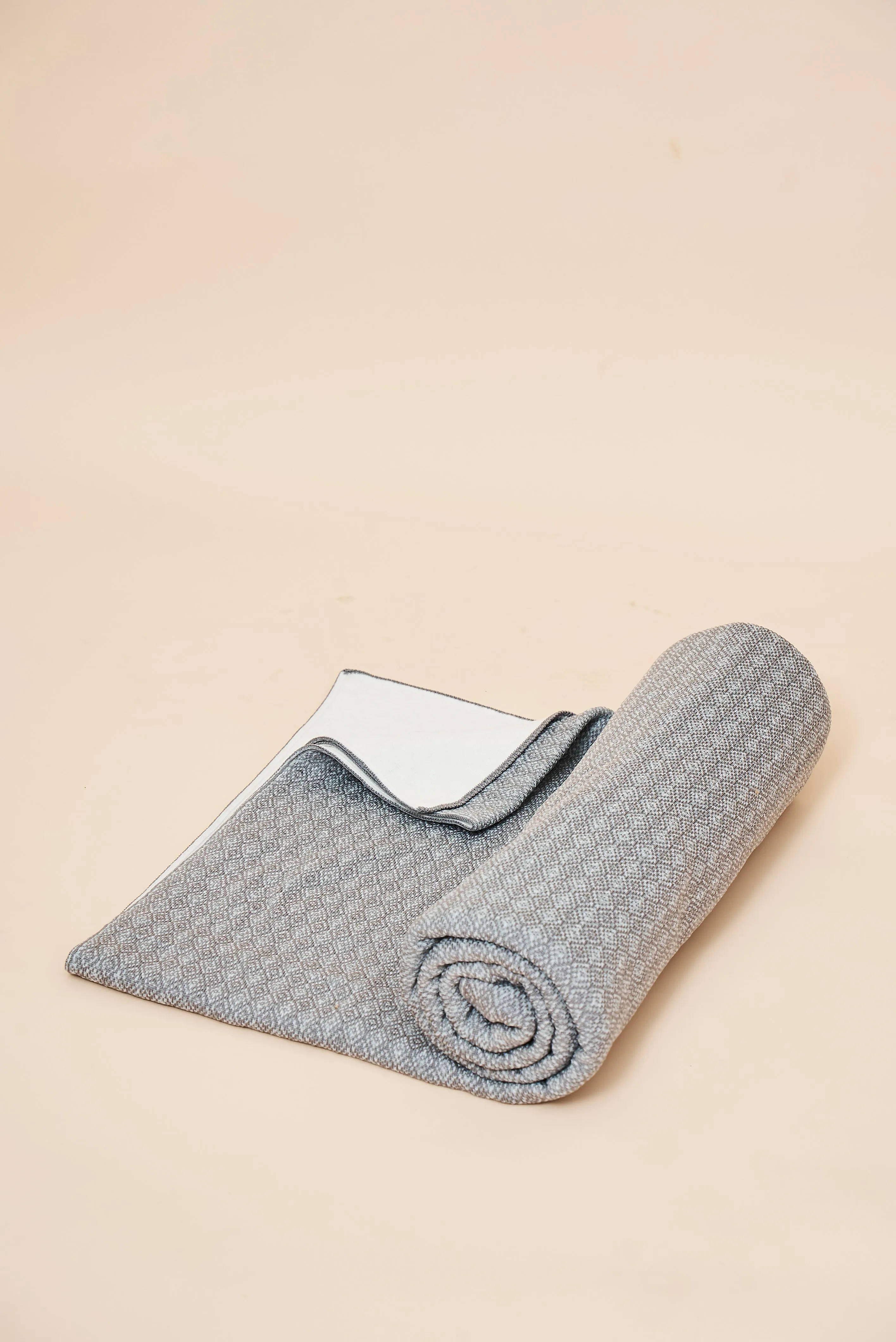 New Thin and Warm FIBREHEAT® Self-Heating Throw